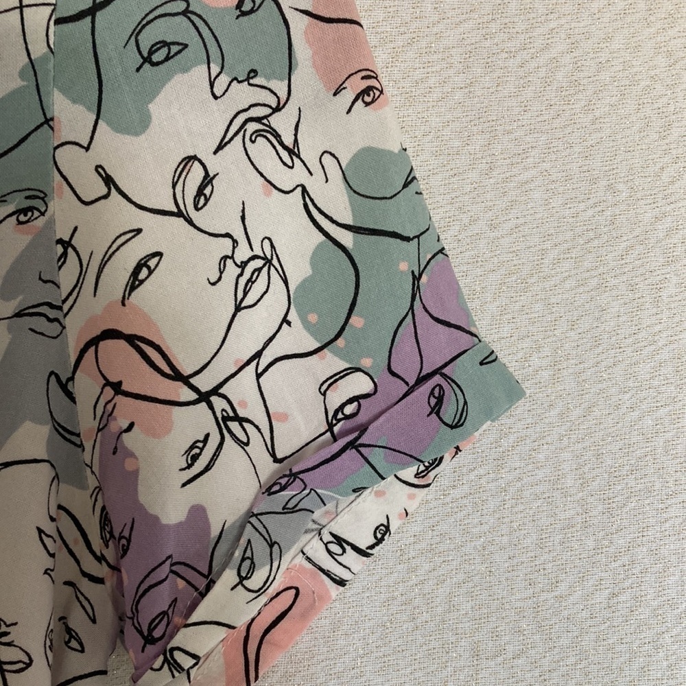 Pull&Bear Faces print White Pink Purple Short sleeve shirt Button Down size XS - Picture 4 of 11